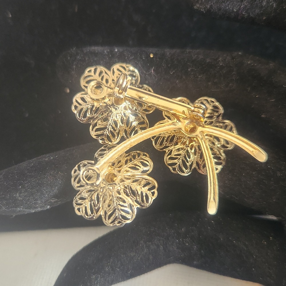 Vintage Gold Tone Filigree Triple Flower Brooch Green Rhinestone Floral Pin - Picture 6 of 7